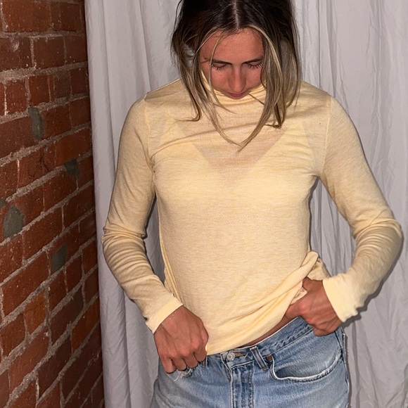 Yellow sheer turtleneck - Picture 2 of 3